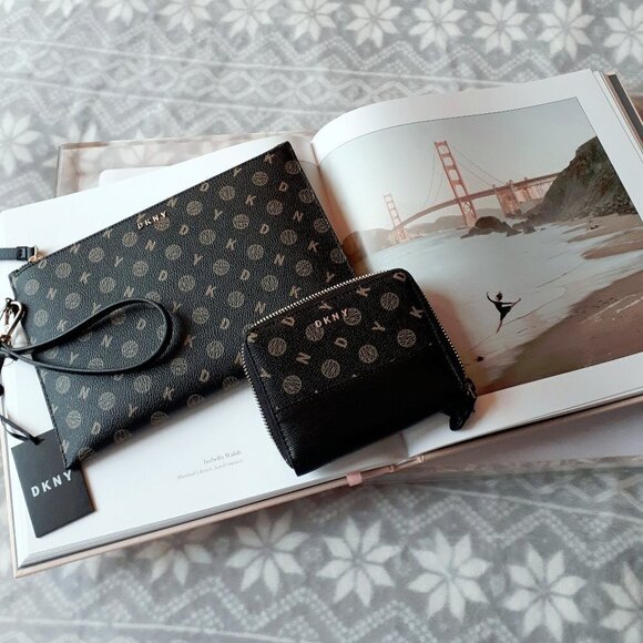 NWT DKNY black & taupe monogram large wristlet - Picture 5 of 5